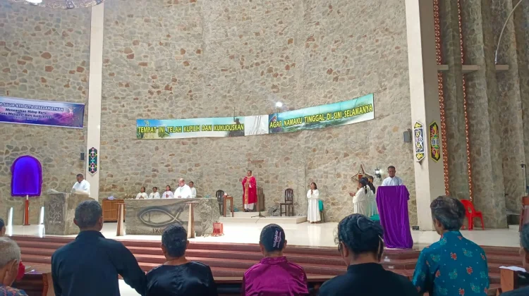 Lauretius Lise Hayati Kisah Sengsara Yesus Jumat Agung