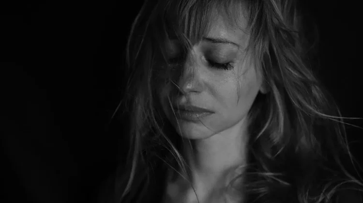 5 Lagu Balada yang Cocok Didengarkan saat Patah Hati
