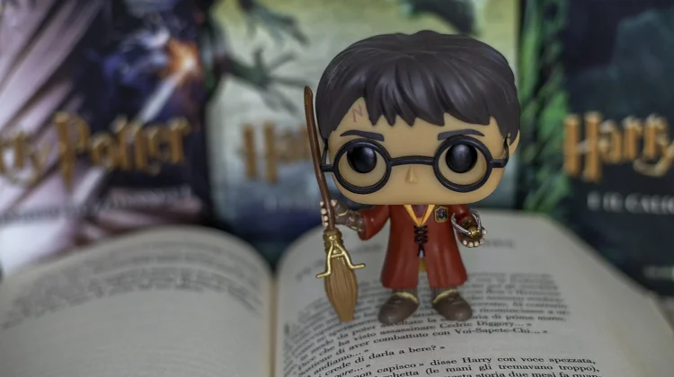 Bangun Literasi Remaja dengan 6 Buku Serial dari Harry Potter sampai Lima Sekawan