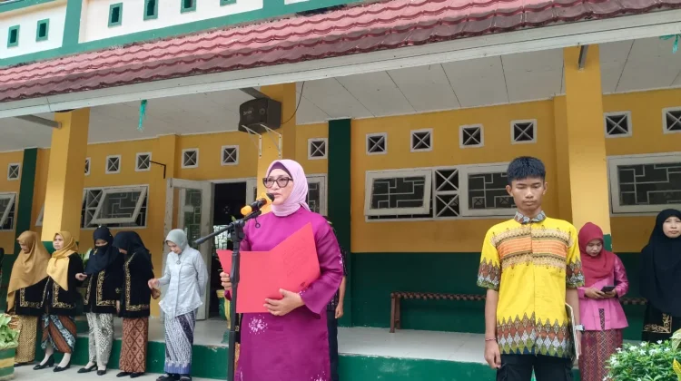 Upacara Bendera Peringati Hari Kartini Tanamkan Semangat Emansipasi
