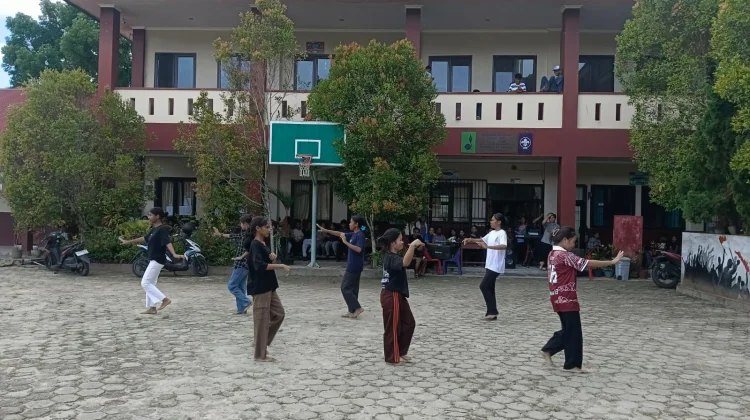 Siswa SMAK Gabriel Nunukan Latihan menuju Pelepasan