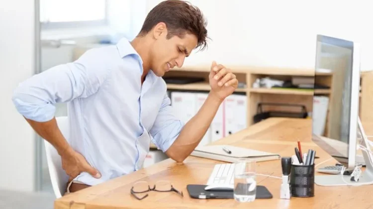 Mencegah Munculnya Low Back Pain saat Bekerja