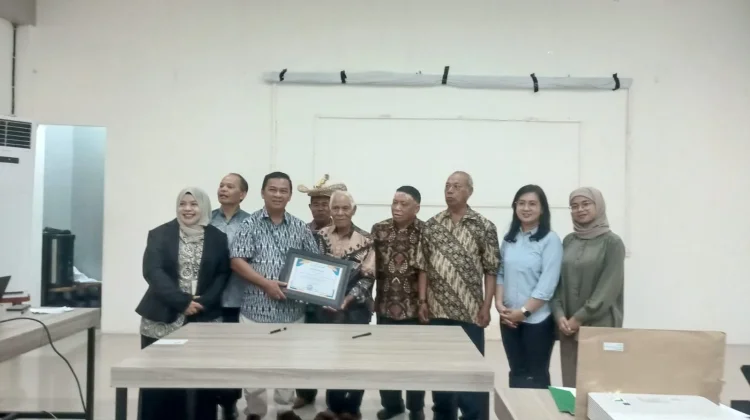 Program Pemerintah Pusat Mewajibkan Seluruh Masyarakat Memiliki JKN