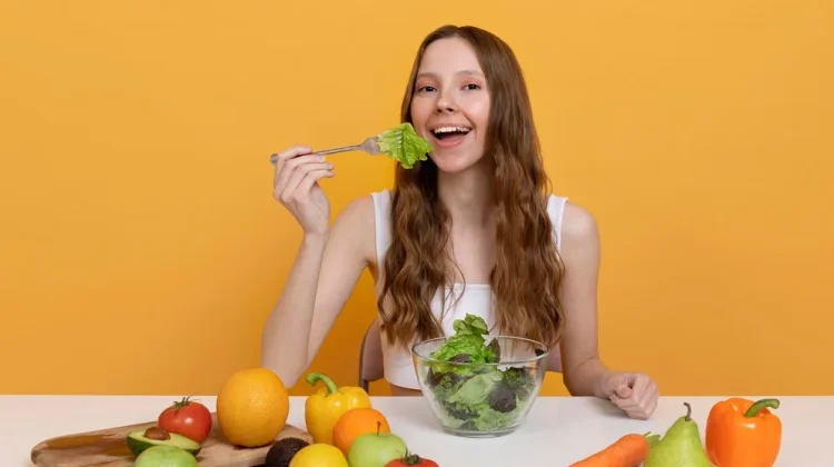 Konsumsi sayur dan buah penting untuk menjaga kesehatan kulit.