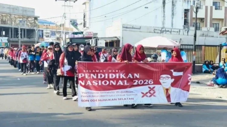 Antusisas Peserta Jalan Santai Hardiknas-67 Rute Pelabuhan hingga Alun-Alun