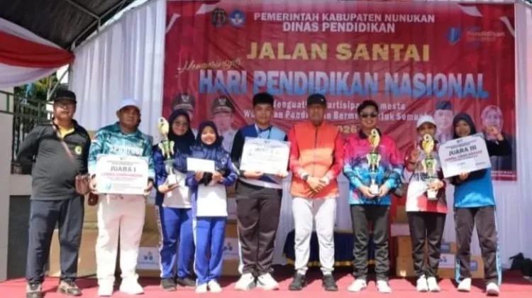 Jalan Santai Hardiknas Pererat Silaturahmi Lintas Dunia Pendidikan