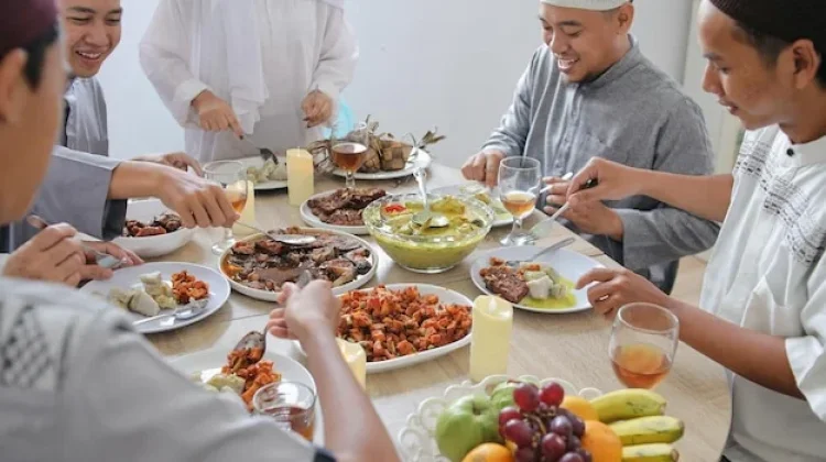 Menjaga Pola Makan Sehat saat Menikmati Hidangan Khas Idul Adha