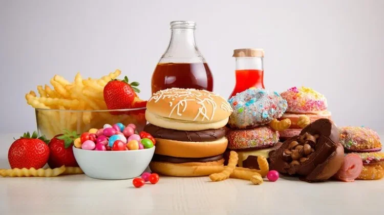 Membatasi Konsumsi Junk Food Berdampak Buruk Bagi Kesehatan Tubuh
