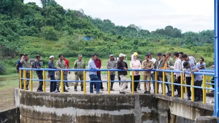 Bupati Nunukan Tinjau Pintu Air Embung Lapri di Sebatik