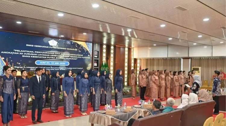 SMK Kesehatan Putra Borneo Wisuda 43 Lulusan Angkatan XII