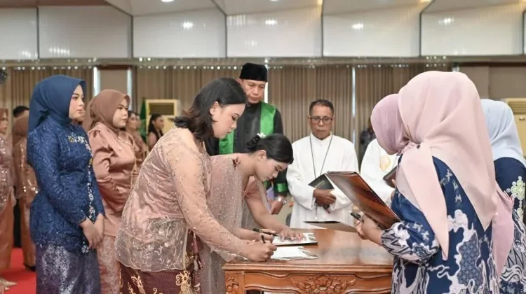 Siswa SMK Kesehatan Putra Borneo Resmi Angkat Sumpah Profesi