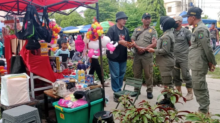 Tegakkan Perda, Tertibkan Lapak UMKM Alun-Alun Secara Persuasif
