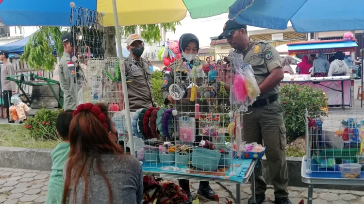 Verifikasi Lapangan Data Pedagang Alun-Alun Nunukan Membengkak