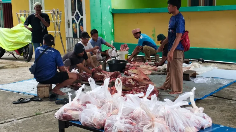 Panitia Kurban Masjid Ar-Rahman Prioritaskan Mualaf dan Warga Miskin