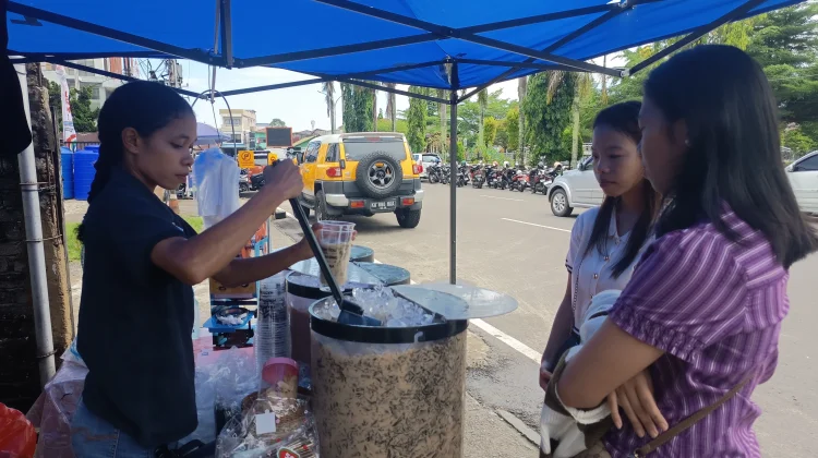 Musim Kemarau Bawa Berkah bagi Pelaku Usaha Minuman di Nunukan