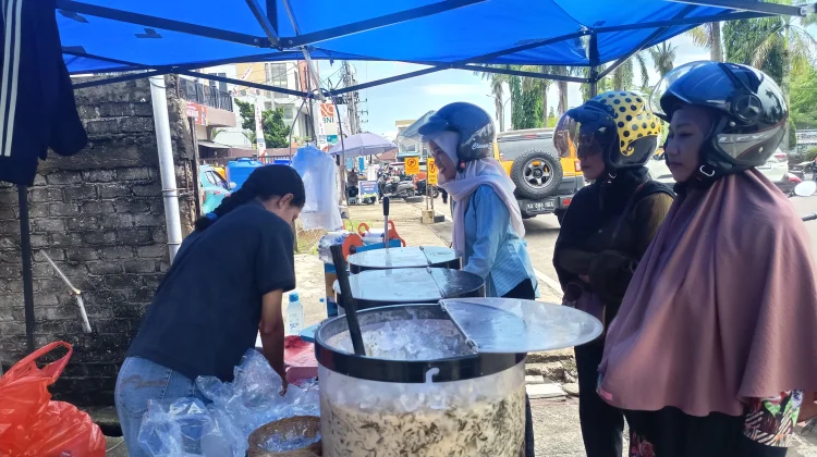 Permudah Transaksi, Pelaku Usaha Minuman di Nunukan Sediakan QRIS untuk Konsumen