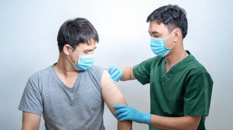 Imunisasi pada Remaja Penting untuk Perlindungan Kesehatan Jangka Panjang
