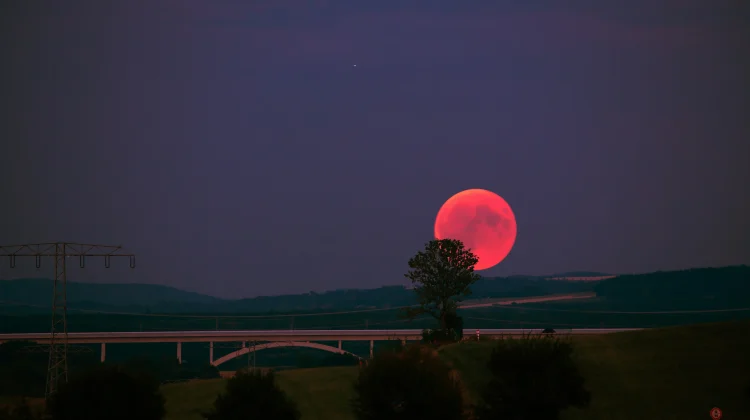 Mengenal Fenomena Strawberry Moon yang Hiasi Langit 30 Juni