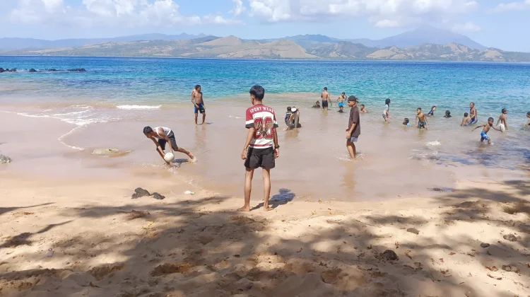 Haikal Akbar Terpesona Keindahan Pantai Nobo Wera Mea Adonara