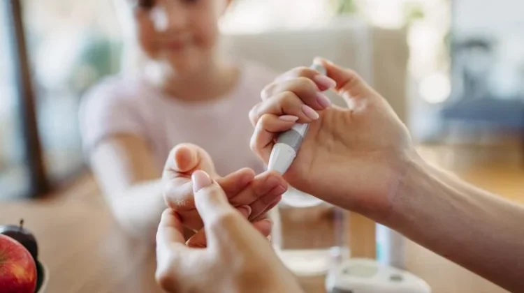 Mengenal Penyebab dan Gejala Diabetes pada Anak