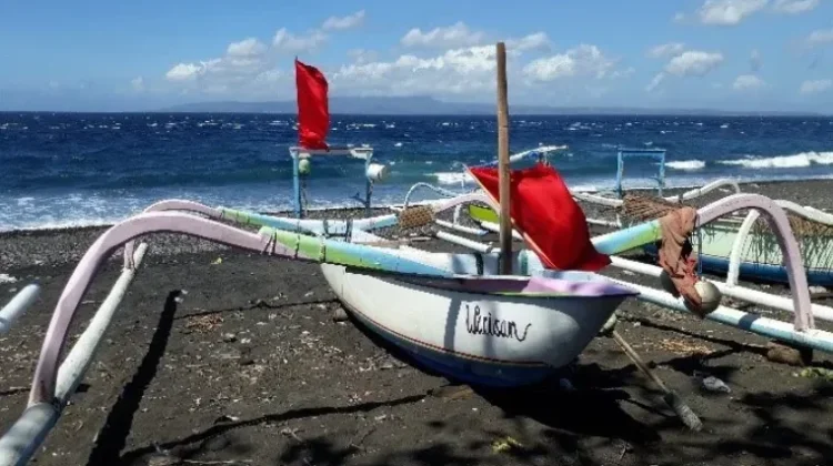 Perahu Jukung - Cerminan Hubungan Erat antara Laut dan Kebudayaan Spiritual