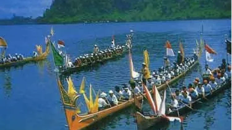 Kora-Kora, Sarana Transportasi Antarpulau yang juga Sebagai Armada Tempur Utama