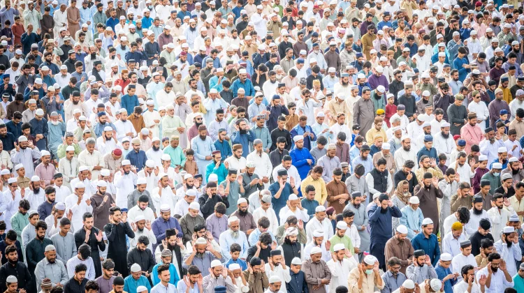 Mudahnya Manusia Terpengaruh Berbuat Maksiat dan Meninggalkan Sholat