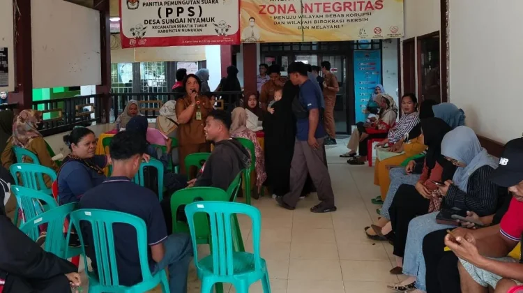 Disdukcapil Nunukan Jemput Bola di Sungai Nyamuk Diserbu Warga