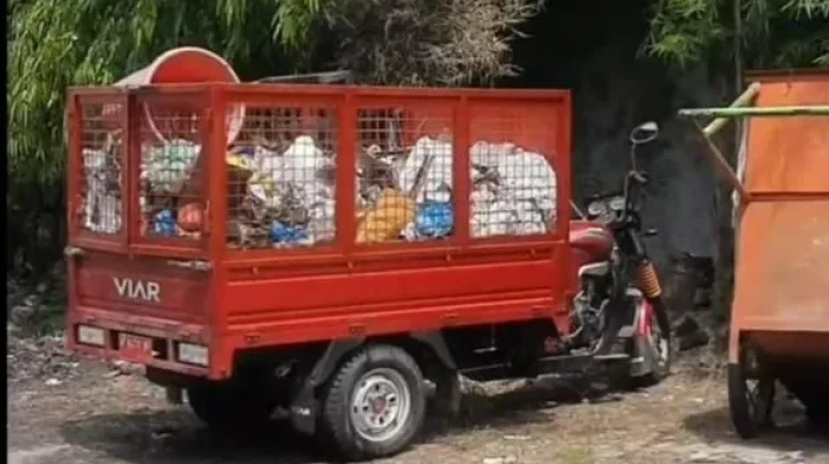Warga Jalan Angkasa Keluhkan Buruknya Tata Kelola Sampah Sampai Berulat