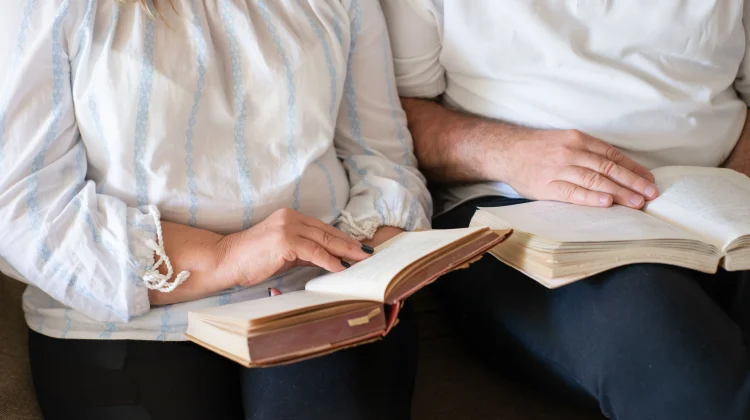 5 Rekomendasi Buku Parenting untuk Para Calon Orang Tua