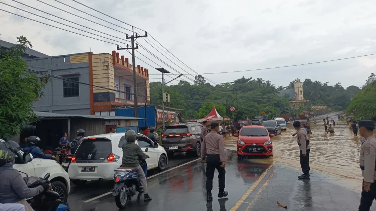 Banjir Luapan Air Sungai Rendam Ruas Jalan Sei Sembilan Nunukan