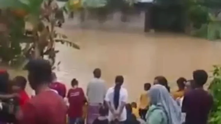 Dampak Banjir Sei Sembilan Warga RT 01 Selisun Terisolasi Tidak Bisa Masak