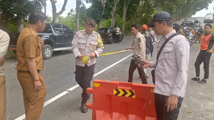Polsek Nunukan Pasang Police Line Cegah Kecelakaan di Lokasi Longsor