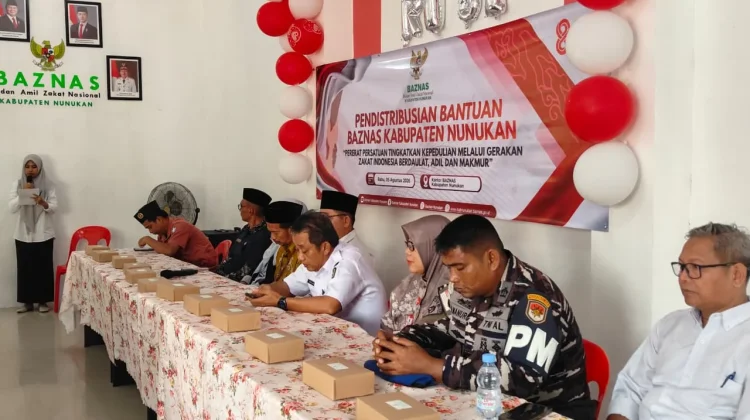 Perkuat Batas Negara, Lanal Nunukan Bagikan Sembako Nelayan di Karang Unarang