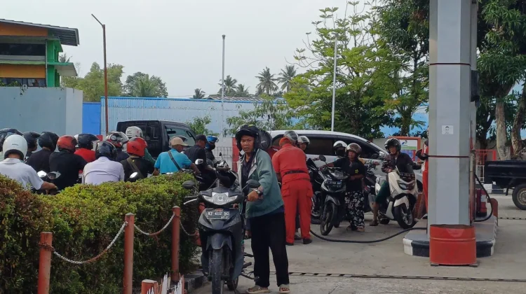 Warga Nunukan Minta APMS Layani Motor Thunder Belakangan saat Antre BBM