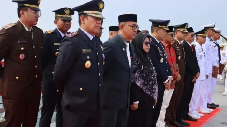HUT ke-81 RI di Atas KRI Nala 363 di Karang Unarang, Perairan Ambalat