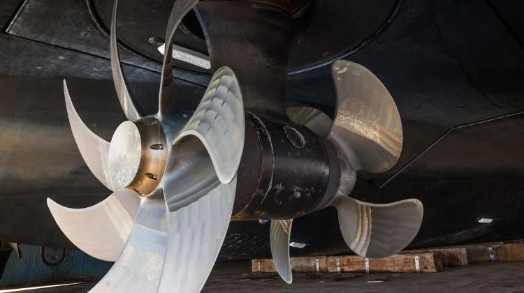 Azimuth Thruster Dengan Kemampuan Berputar Penuh ke Segala Arah