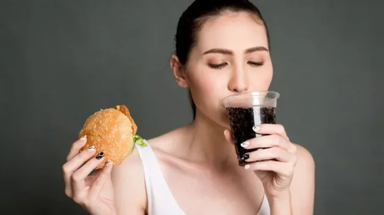 Bolehkah Minum Bersoda saat Makan
