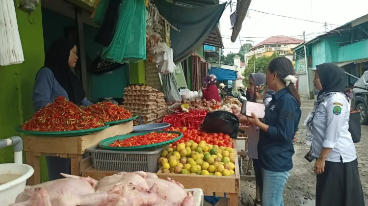 Bidang Perdagangan Melaksanakan Pengecekan Harga Komoditi di Pasar Inhutani