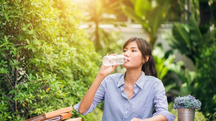 Tanda Tubuh Minum Air Putih Terlalu Banyak