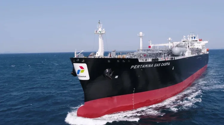 Kapal Tanker Minyak: Pengawal Rantai Pasok Energi Dunia