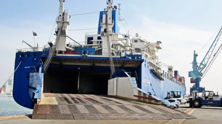 Kapal Ro-Ro: Kemudahan Logistik Kendaraan dan Muatan Beroda