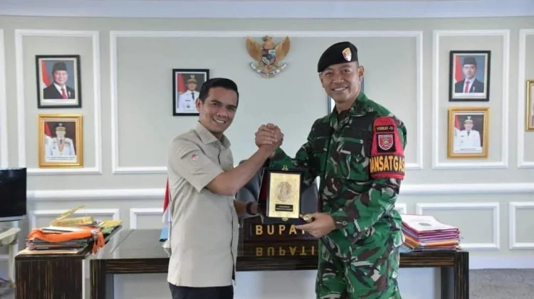 Bupati Irwan Terima Kunjungan Dansatgas Pamtas Yonkav 13/Satya Lembuswana