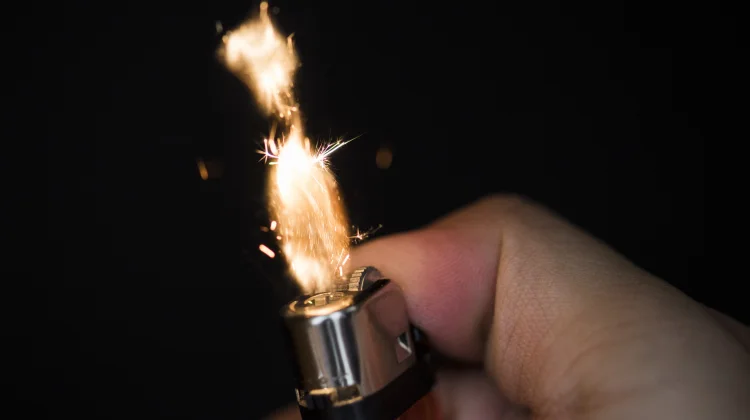 Fakta Sejarah: Korek Api Gas Lahir Lebih Dulu Ketimbang Korek Batang Kayu