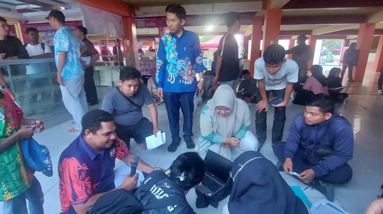 Ratusan Peserta Lintas Kalangan Ramaikan Lomba Bakiak dan Asinan