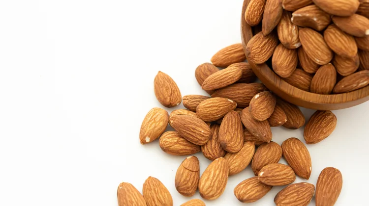 Almond Bukan Kacang: Menguak Identitas Asli Buah Batu Bersaudara Persik