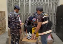 TNI AL-Bea Cukai Nunukan Gagalkan Penyelundupan Barang Branded