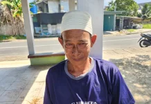 Menjemput Berkah lewat Keikhlasan: Kisah Pembersih Makam di Nunukan