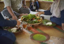Sejarah Suku Sunda yang Sangat Suka Lalapan