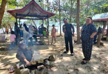 Pantai Ecing Kebebasan Pengunjung Memasak di Lokasi Wisata
